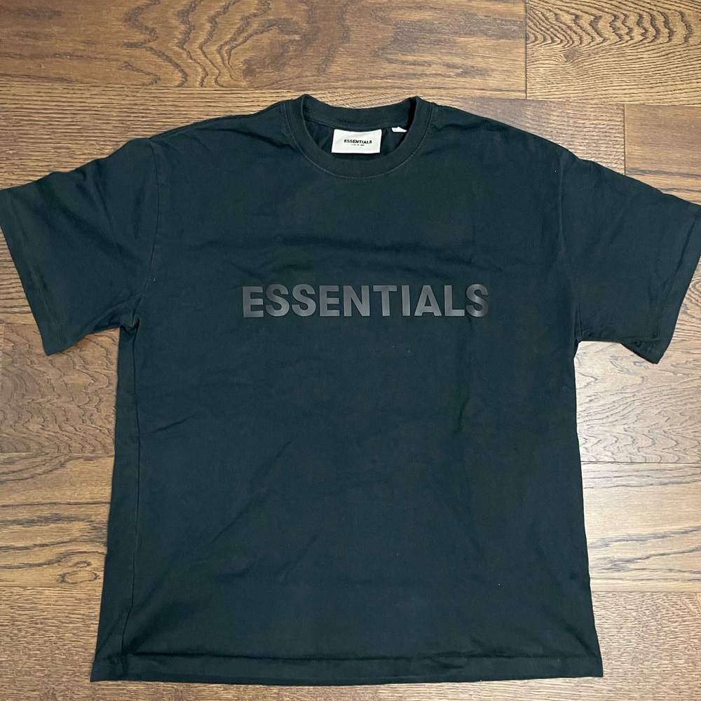 Essentials fear of god applique logo t shirt